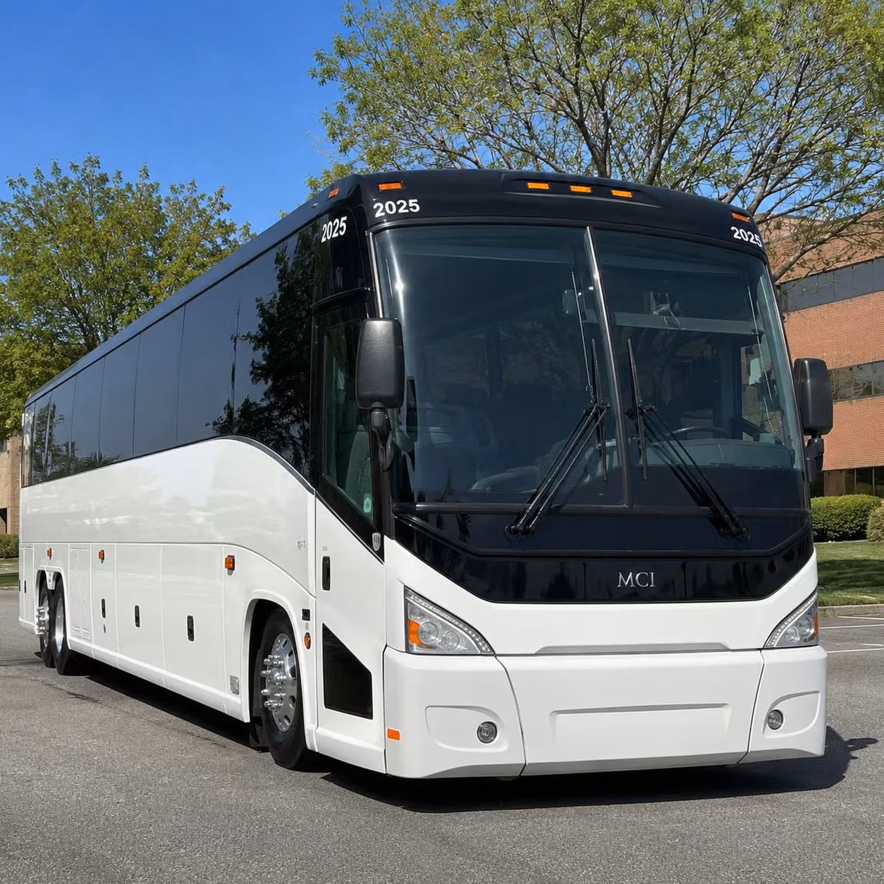 cedar rapids employee shuttle services for daily commutes and campus transfers