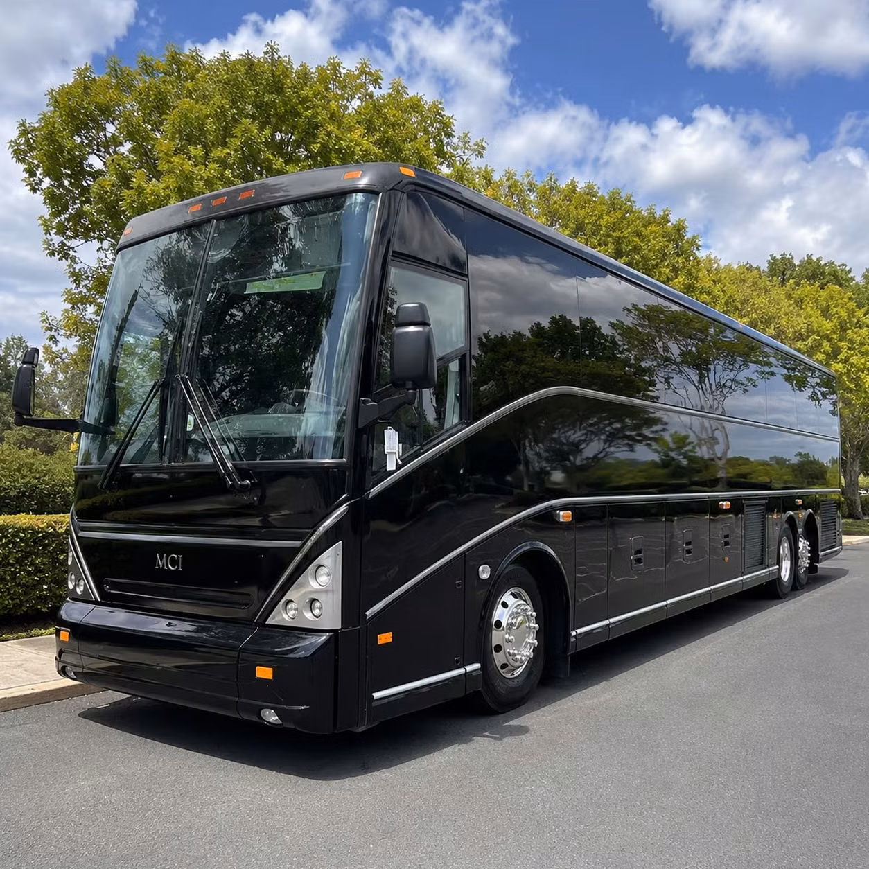 corporate construction and worksite shuttle transportation in cedar rapids